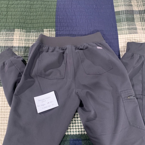 Figs Gray Scrub Set - Picture 3 of 3